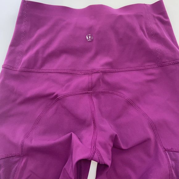 LULULEMON Hot To Street Crop Leggings Mesh Regal Plum Pink Magenta Size 4 - Picture 7 of 9